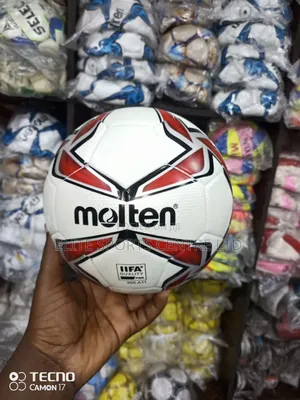 Photo - Molten Size 4 Original Waterproof Balls