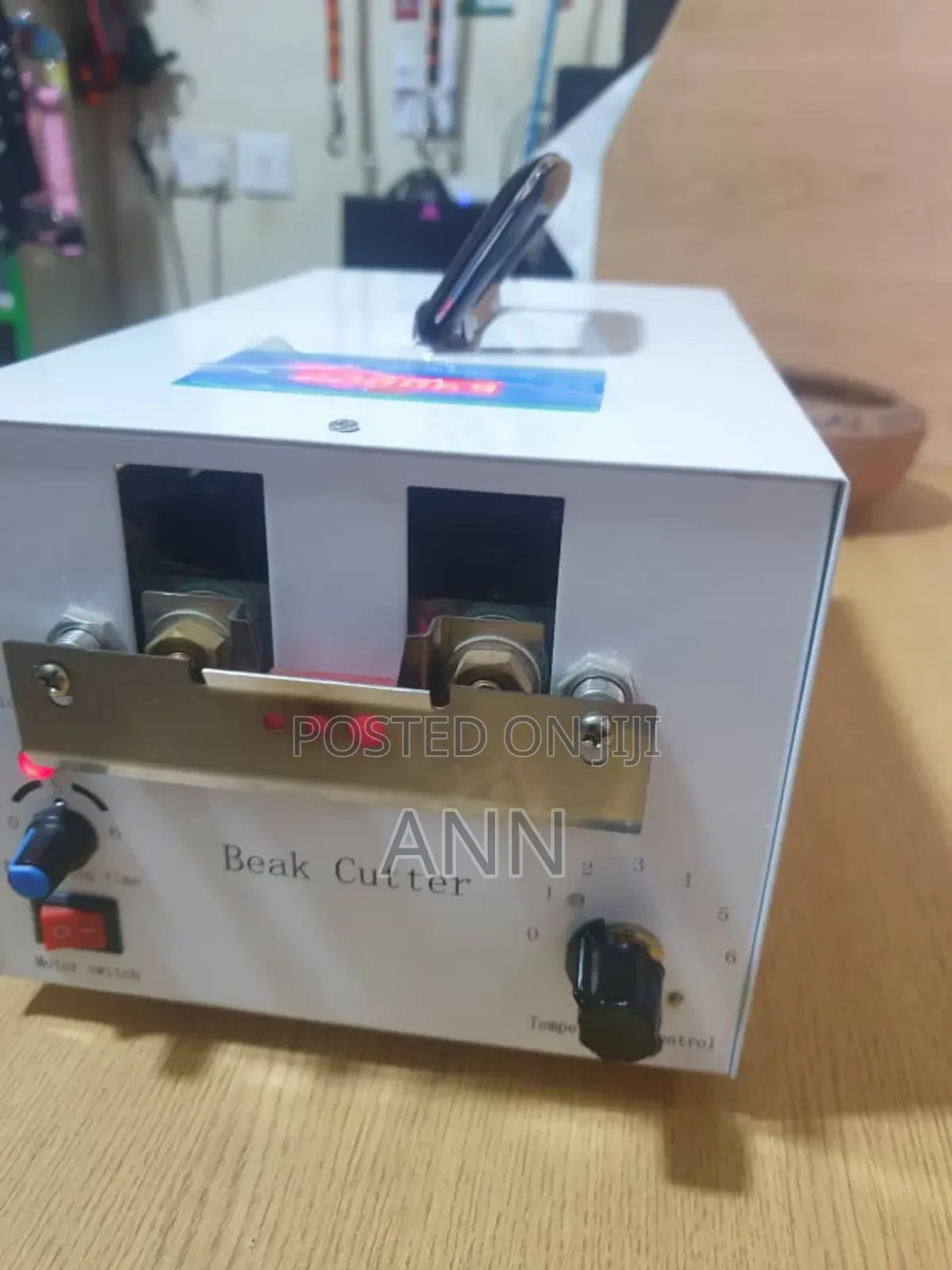Electric Debeaker Used I Poultry