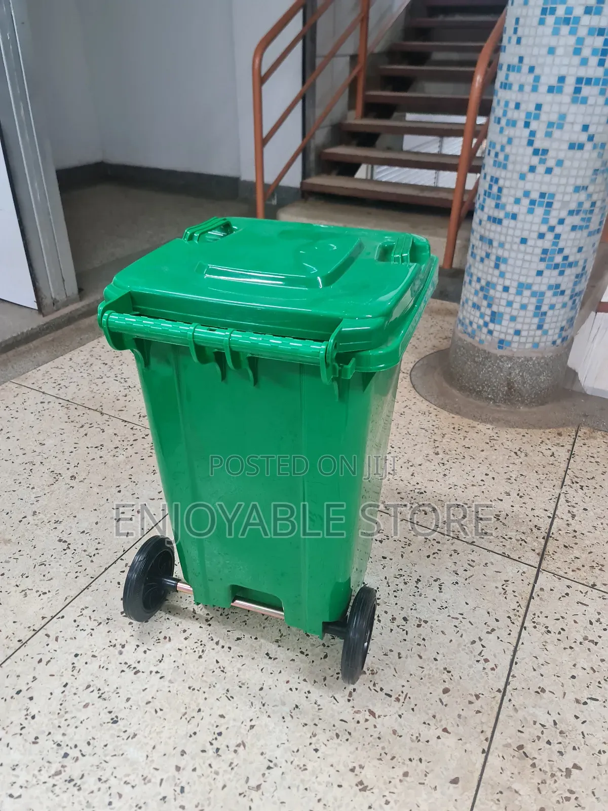 100ltrs Plastic Dust Bins With Rollers