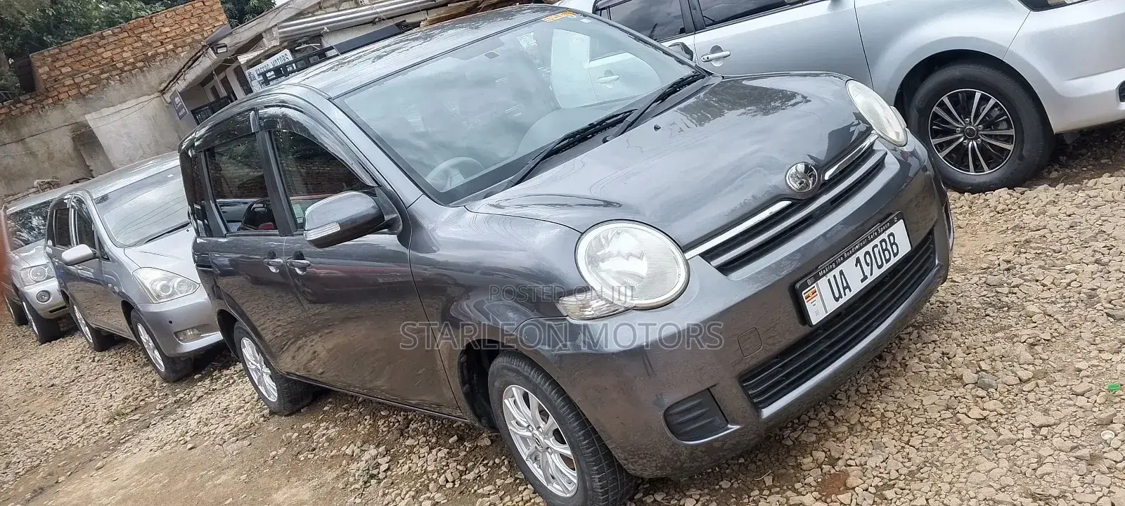 Toyota Sienta 2010 Gray