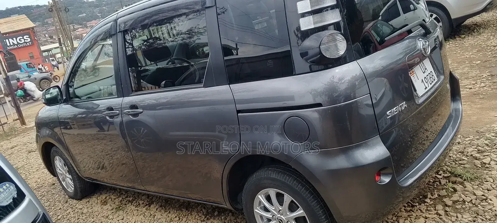 Toyota Sienta 2010 Gray