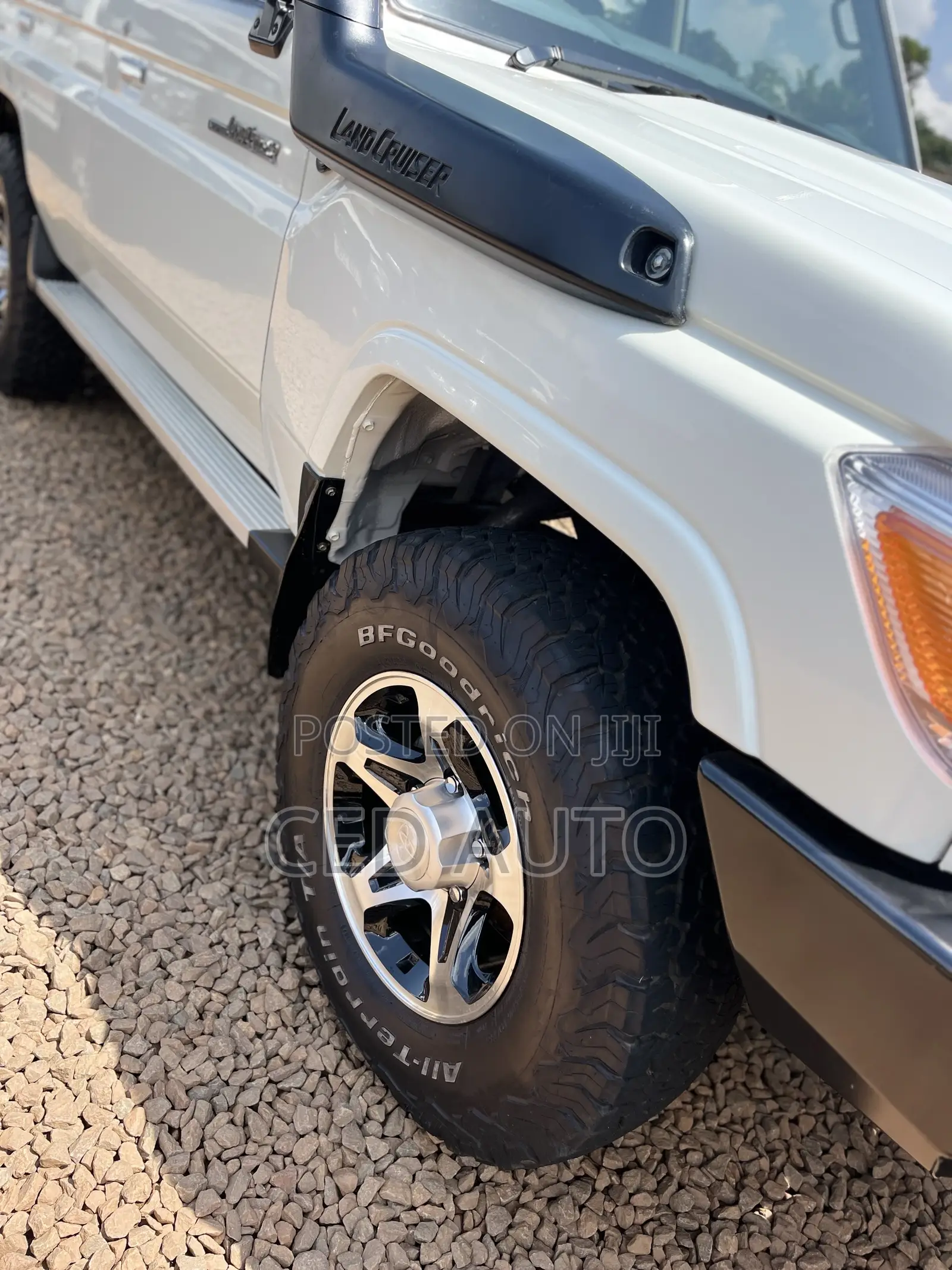 Toyota Land Cruiser 2006 White