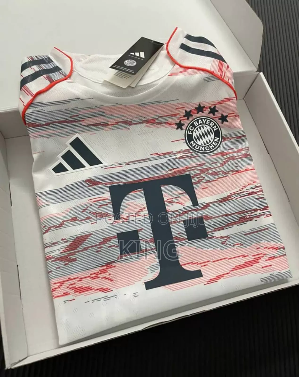 Team -Pride Bayern Munich 2025/26 Away Kit