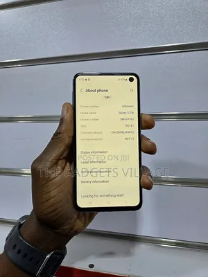 Photo - Samsung Galaxy S10e 128 GB Blue