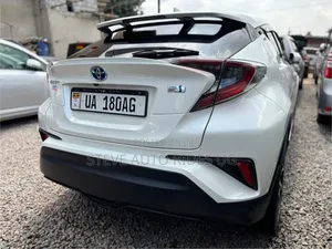 Photo - Toyota C-HR 2017 White