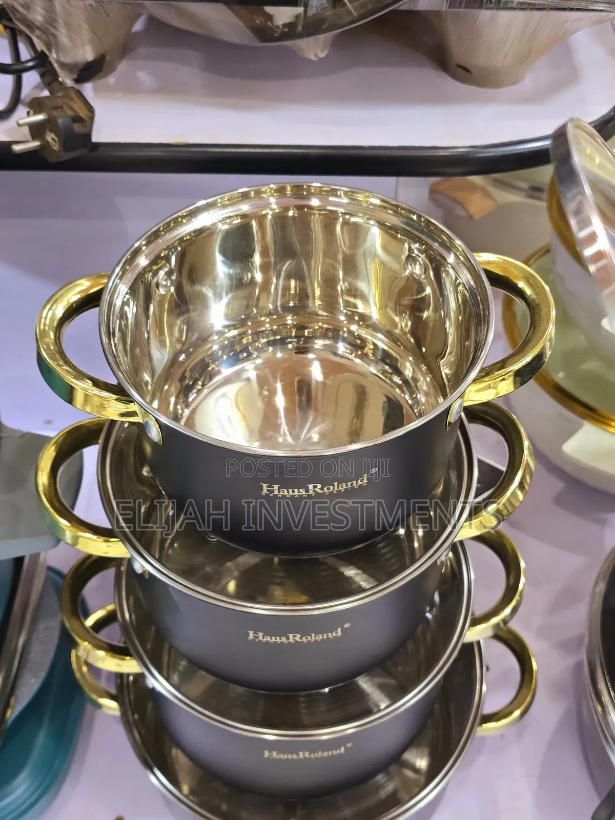 4pc Set of Non-Stick Cookware Serving Dishes