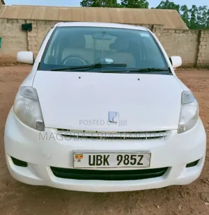 Photo - Toyota Passo 2010 White