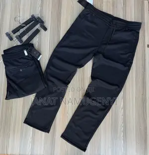 Photo - Tuees Black Sweater Pant With Drawstring Closure