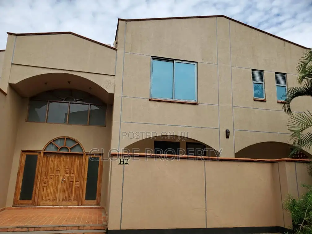 4bdrm Maisonette in Lugogo Bypass, Central Division for rent