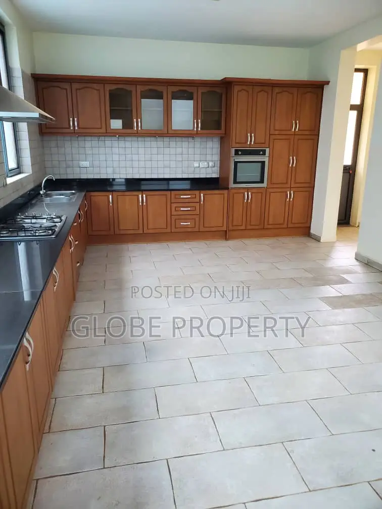 4bdrm Maisonette in Lugogo Bypass, Central Division for rent