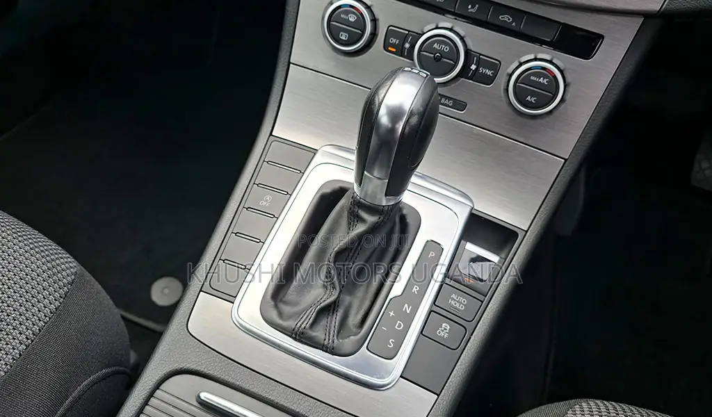 Volkswagen Passat 2012 Black