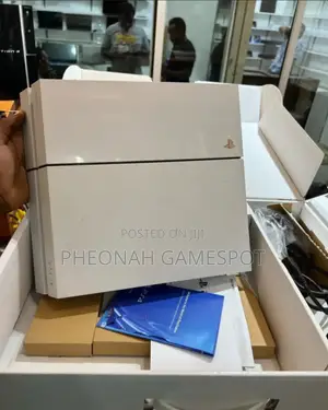 Ps4, 10 Games, Controllers