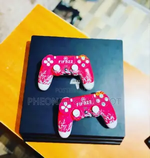 Chipped Ps4 Pro. 18 Games, 2 Controllers