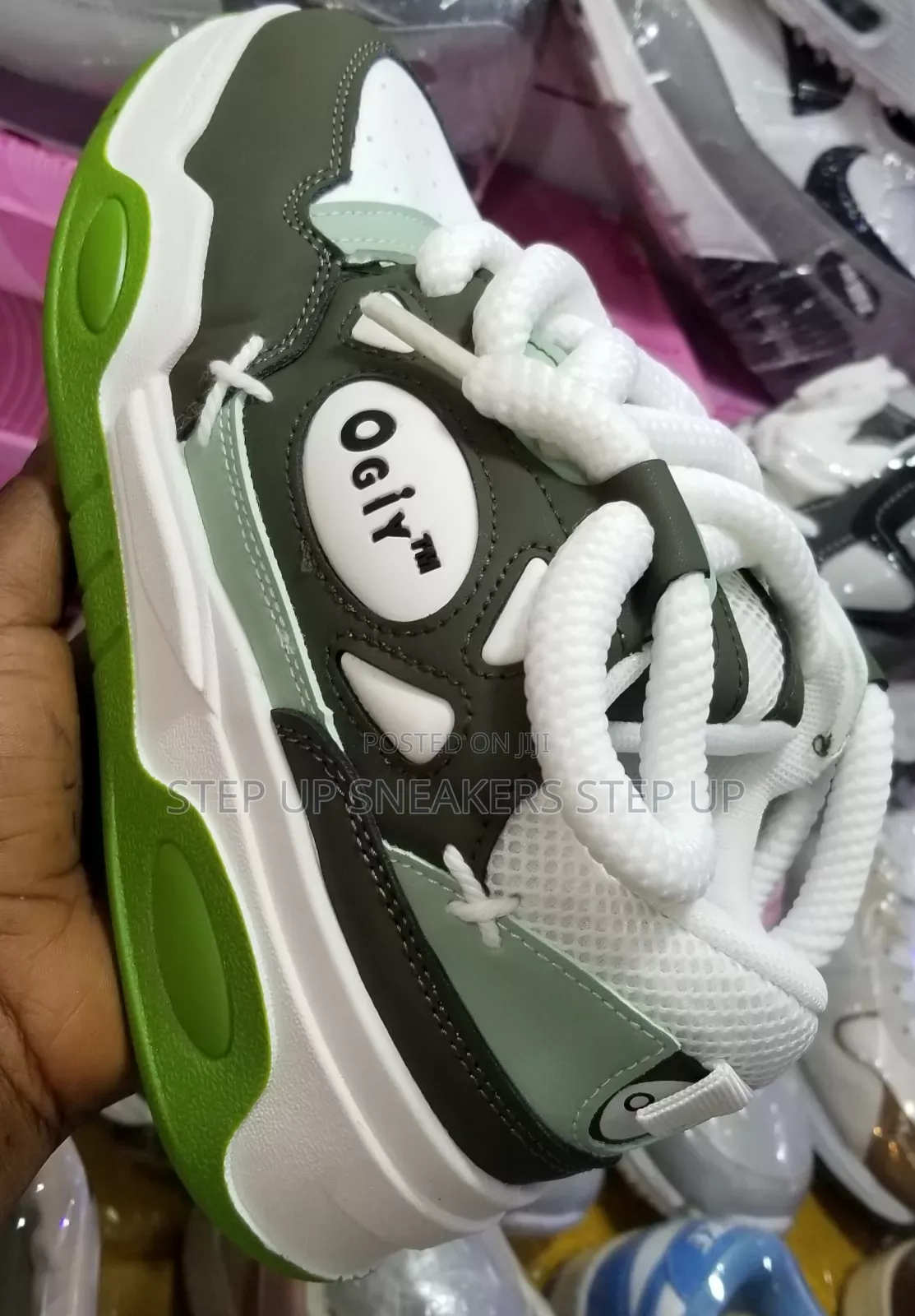0giy Sneakers