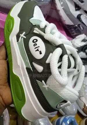 0giy Sneakers