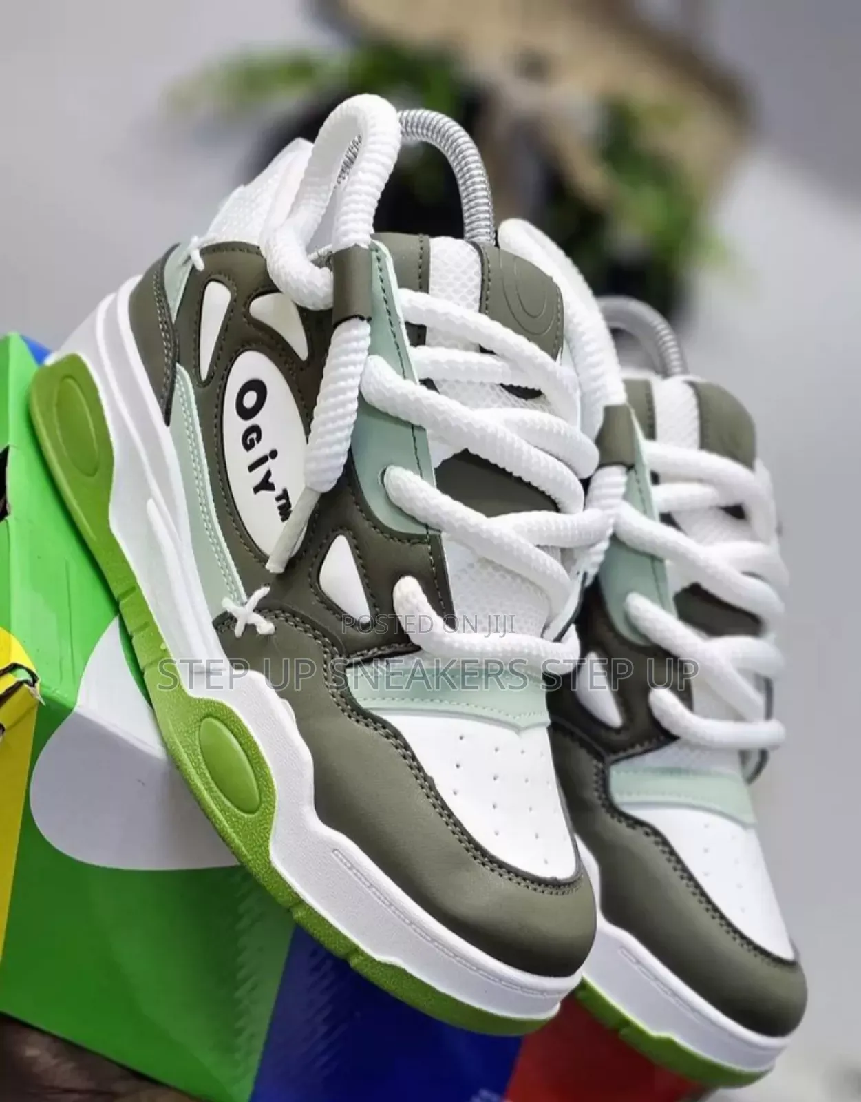 0giy Sneakers