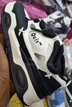 Ogiy Sneakers