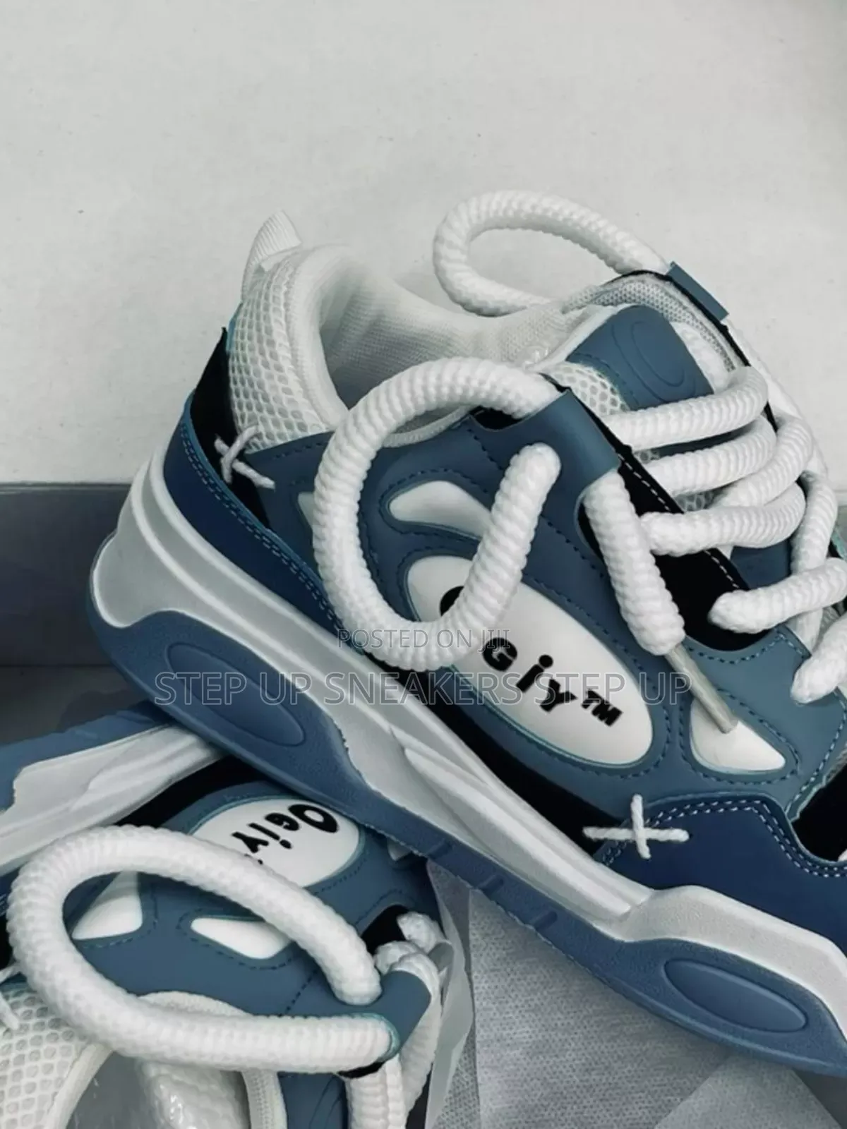 Ogiy Sneakers