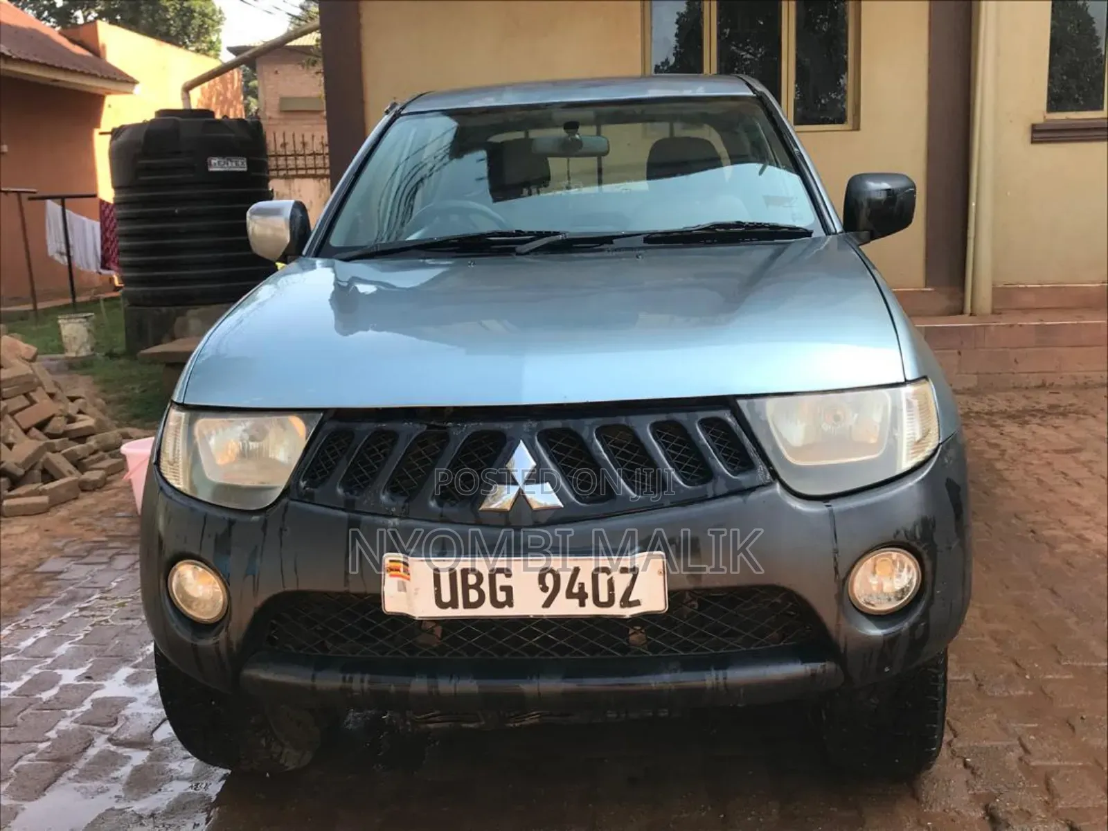 Mitsubishi L200 Double Cab 2.5 180hp 4WD 2010 Gray