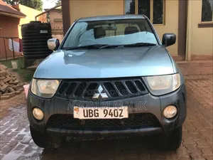 Mitsubishi L200 Double Cab 2.5 180hp 4WD 2010 Gray