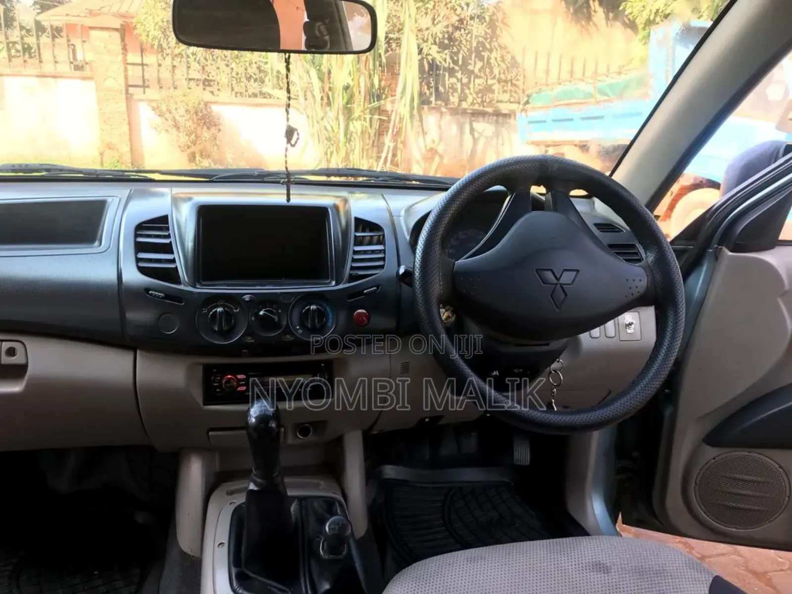Mitsubishi L200 Double Cab 2.5 180hp 4WD 2010 Gray