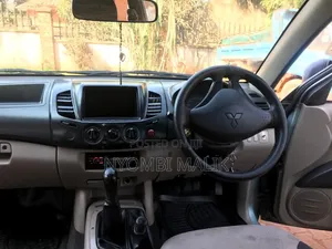 Mitsubishi L200 Double Cab 2.5 180hp 4WD 2010 Gray