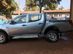 Photo - Mitsubishi L200 Double Cab 2.5 180hp 4WD 2010 Gray