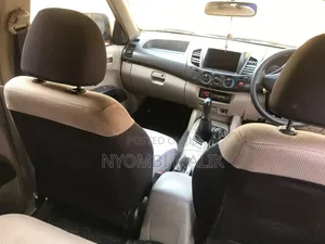Mitsubishi L200 Double Cab 2.5 180hp 4WD 2010 Gray