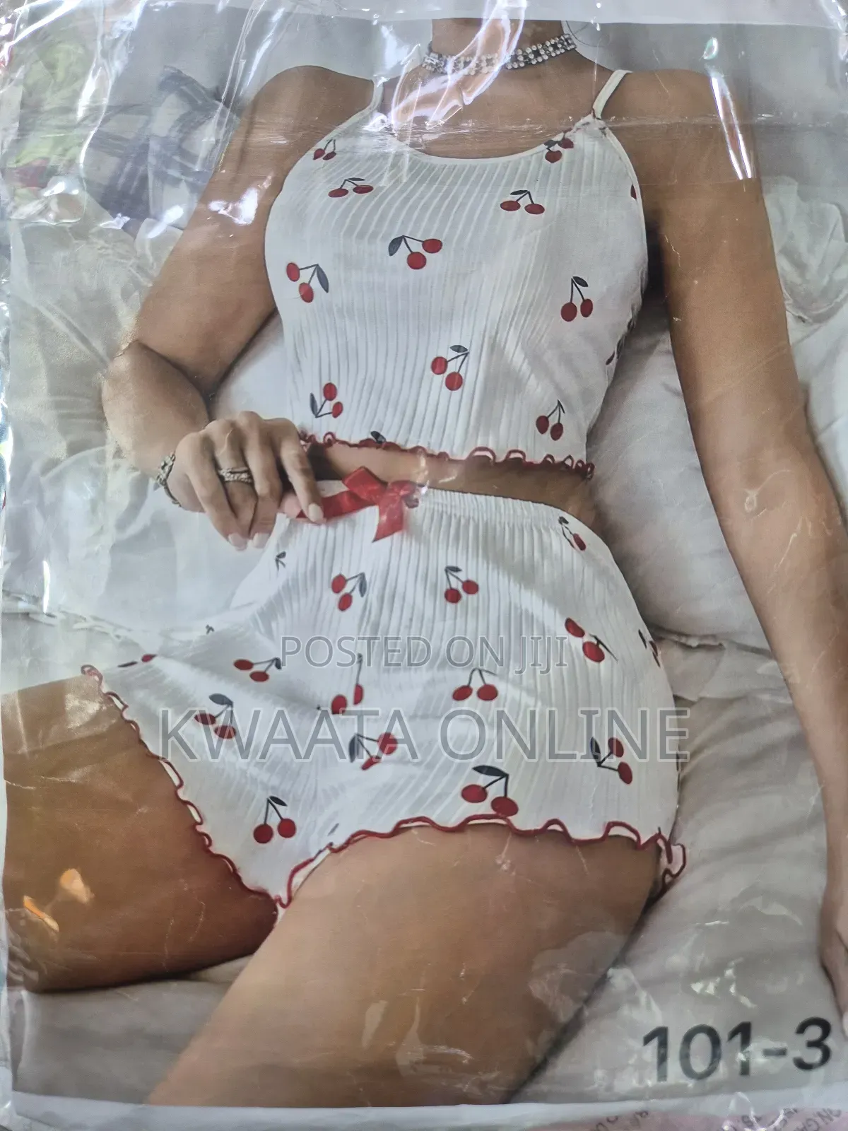Fashionable Womens Printed Pajamas Set With Shorts and Tops