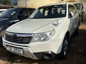 Photo - Subaru Forester 2011 White