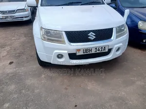 Photo - Suzuki Escudo 2008 White
