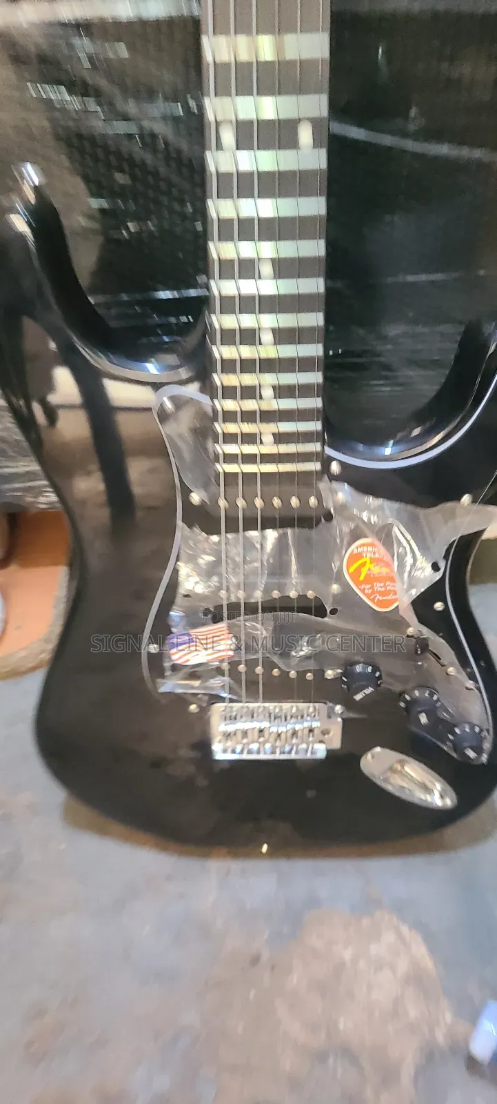 Fender Solo or Eletric Guitar 22 Guitar