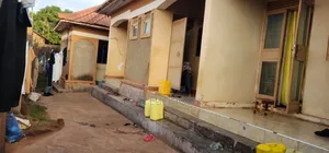 Photo - 1bdrm House in 5 Double Rooms, Central Division for sale