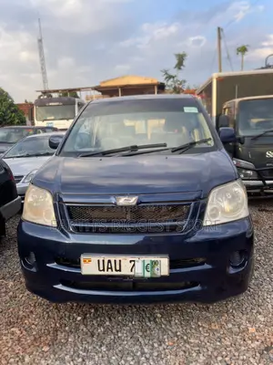 Photo - Toyota Noah 2.0 AWD (8 Seater) 2006 Blue