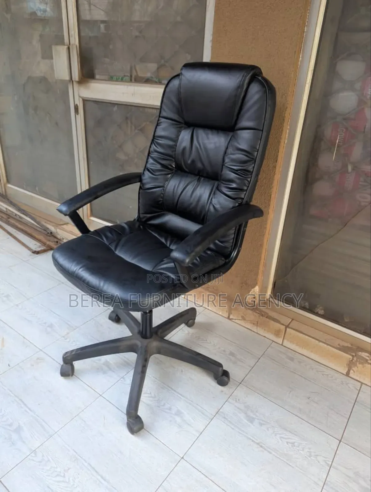 Comfortable High Back Swiveling Office Chair