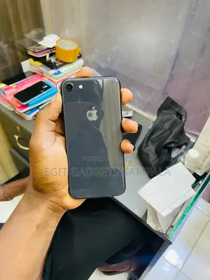 Photo - Apple iPhone SE (2020) 128 GB Black