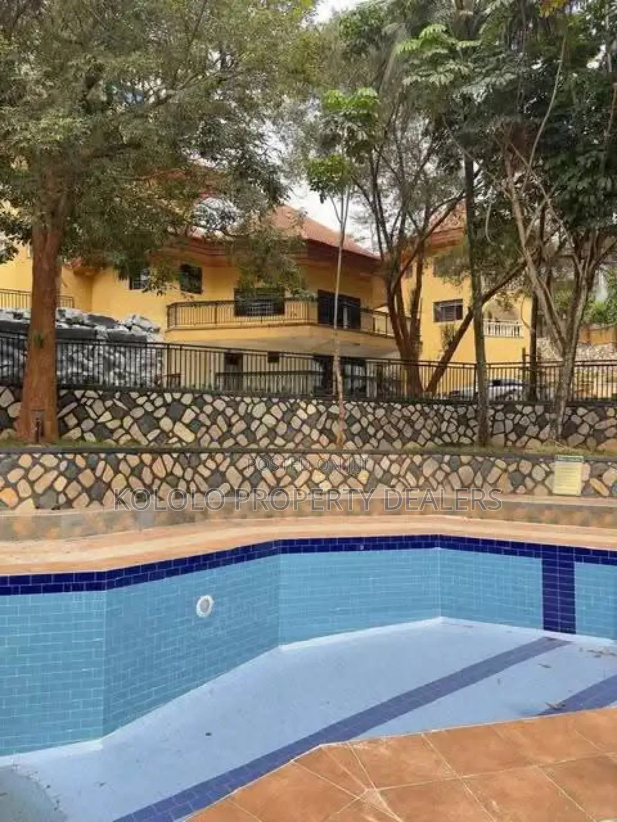 10bdrm Mansion in Naguru, Central Division for sale