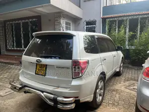 Photo - Subaru Forester 2010 White