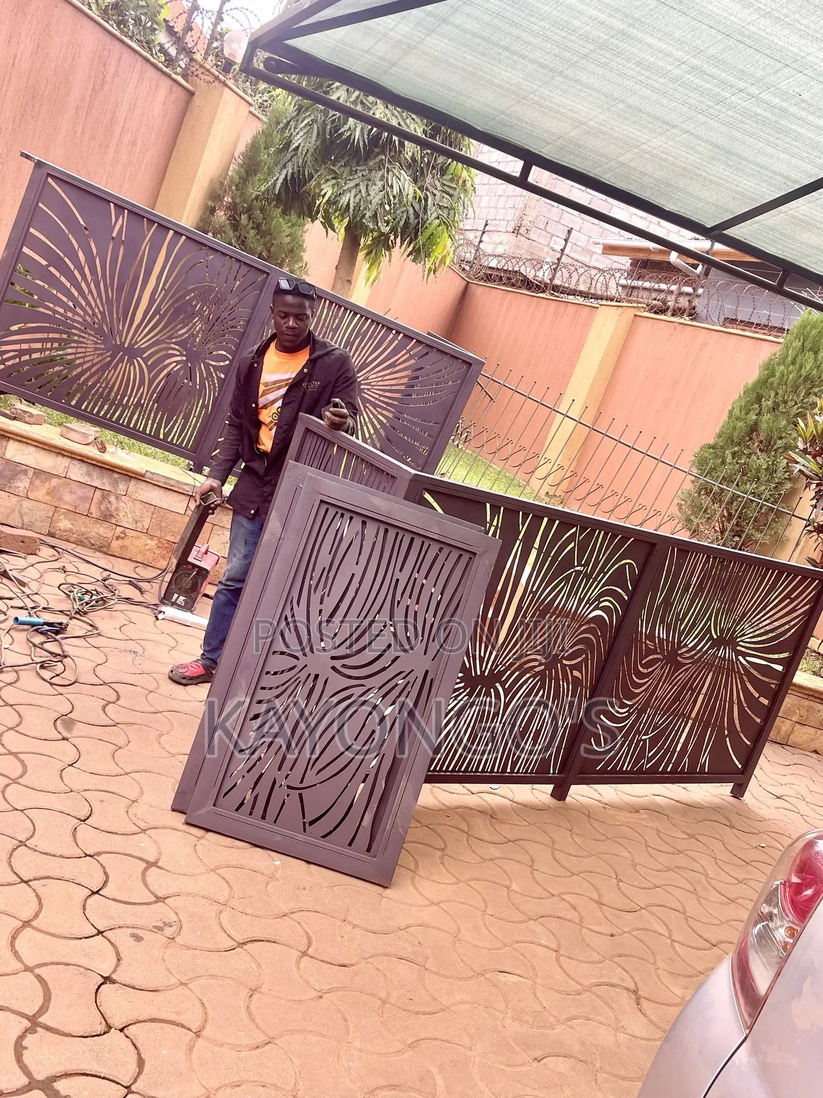 Balooconies Compound
