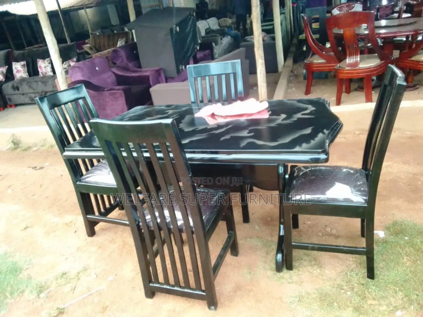 Portable Simple 4 Seater at Low Costs