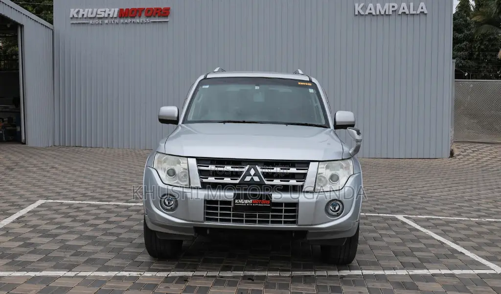 Mitsubishi Pajero 2012 Silver