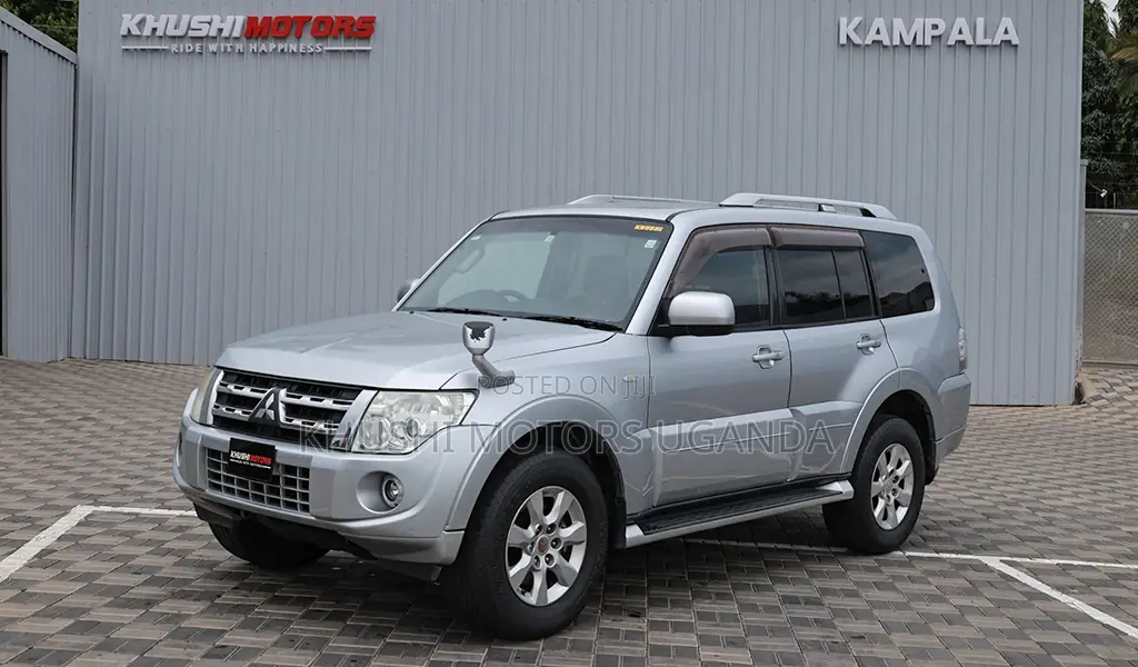 Mitsubishi Pajero 2012 Silver