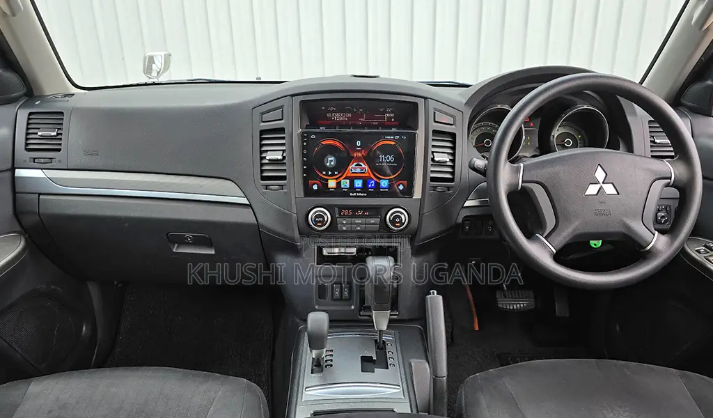 Mitsubishi Pajero 2012 Silver
