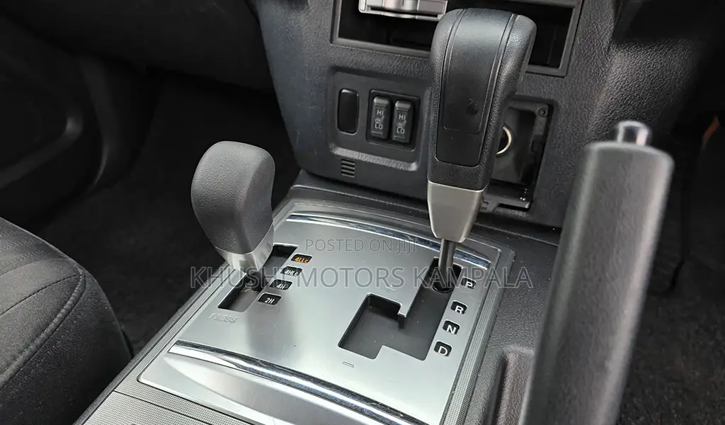 Mitsubishi Pajero 2012 Silver