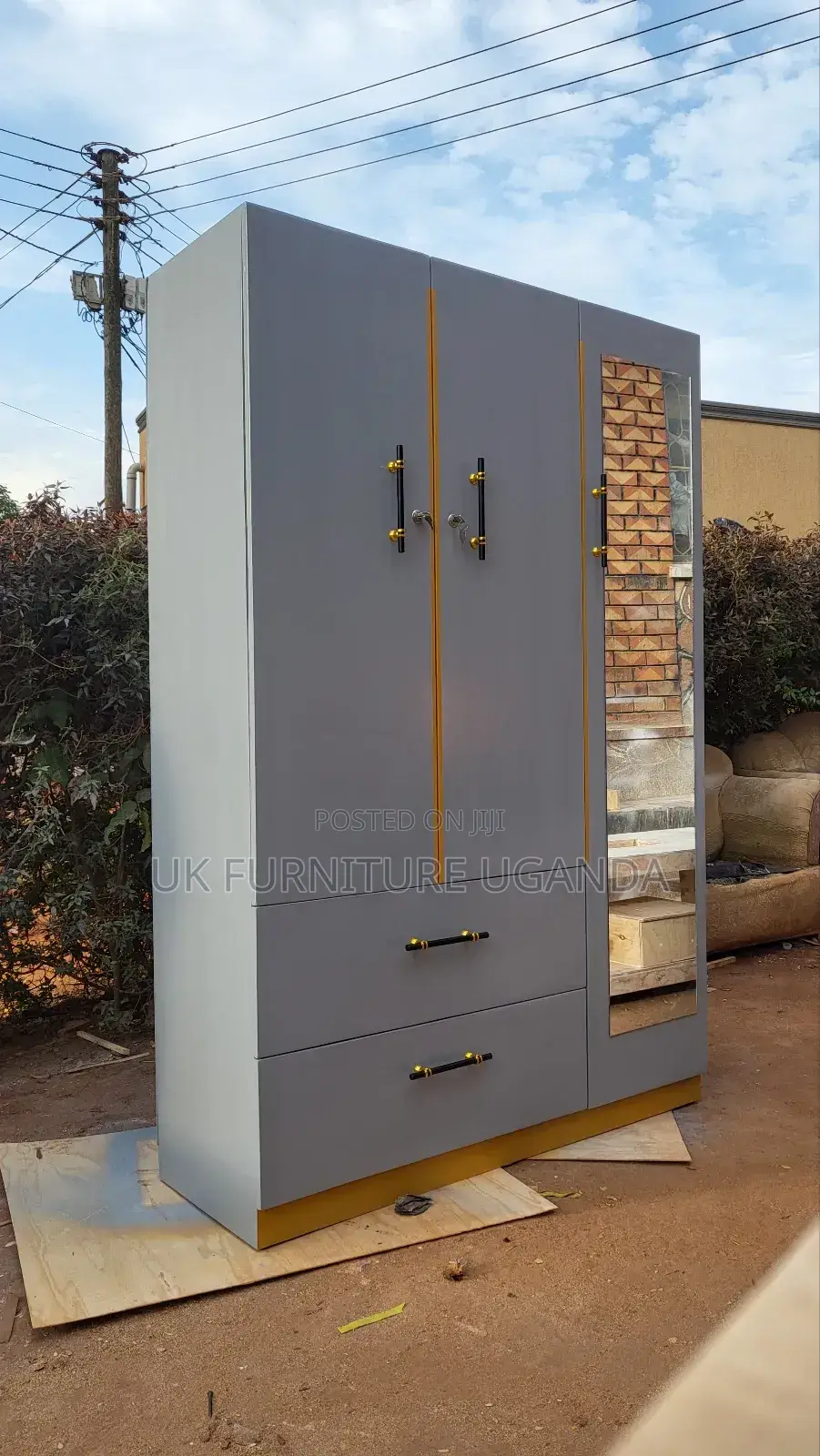 Wardrobe 4x6fts Available Make