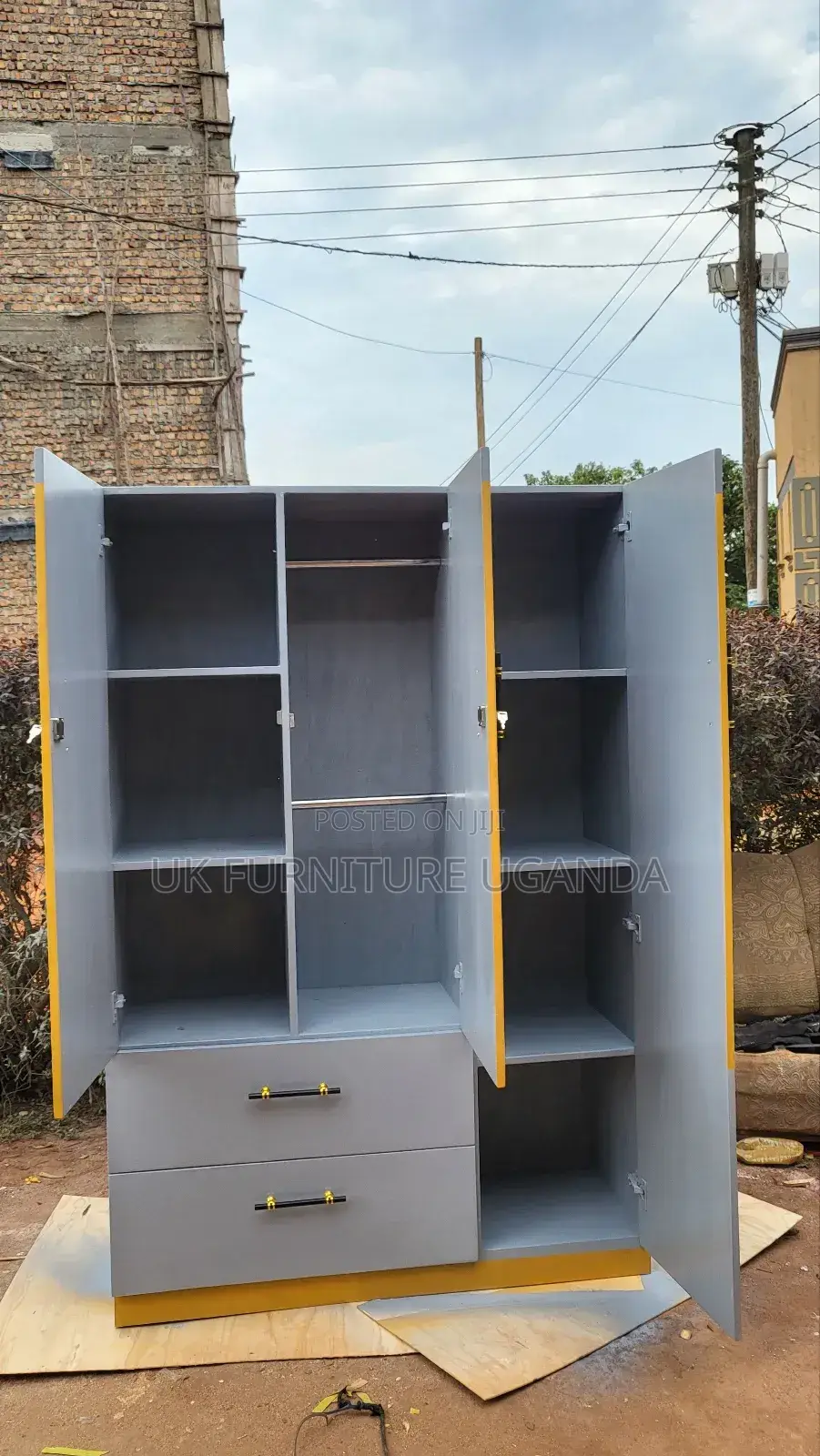 Wardrobe 4x6fts Available Make