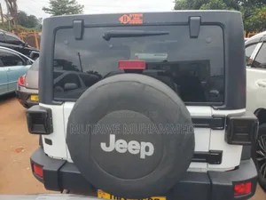 Photo - Jeep Wrangler 2020 White