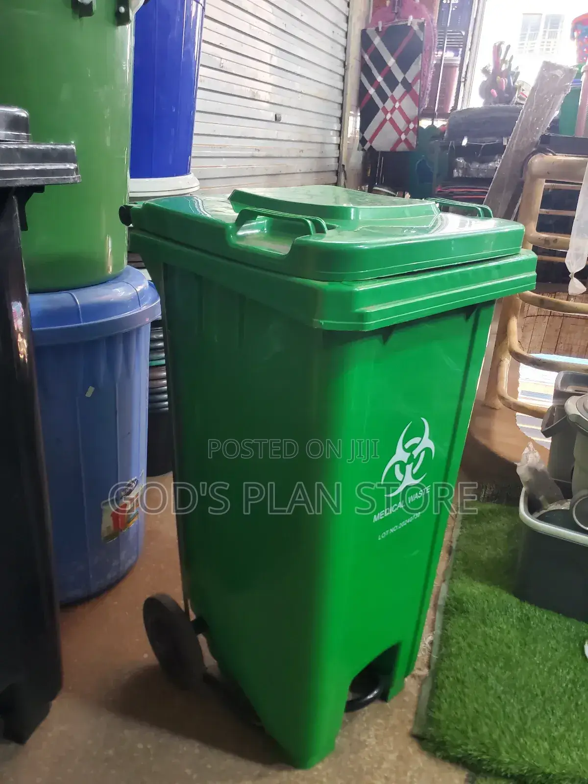 Step on Plastic Dust Bins 120litres Medical
