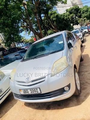 Photo - Toyota Passo Sette 2011 Silver