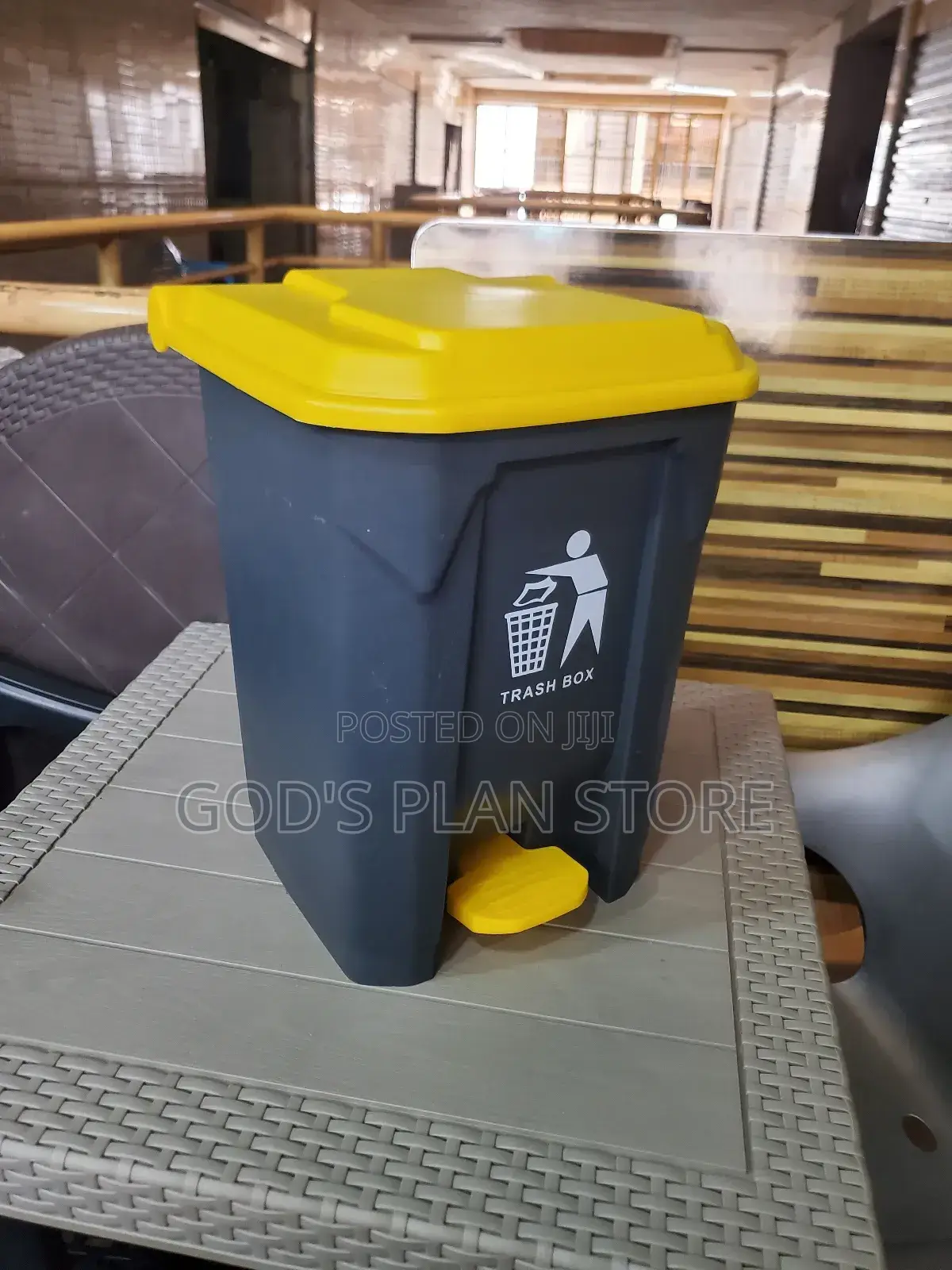 20litres Plastic Dust Bins Step On